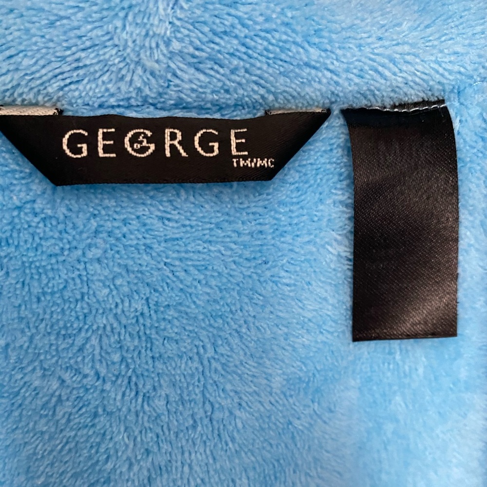 Fluffy bath robe - Picture 3 of 3